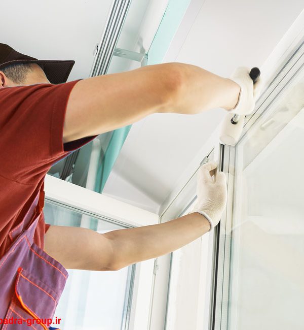 علت گیر کردن پنجره در باز و بسته شدن