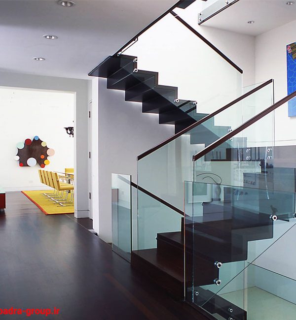 نرده‌های شیشه‌ای چگونه نصب می‌شوند؟