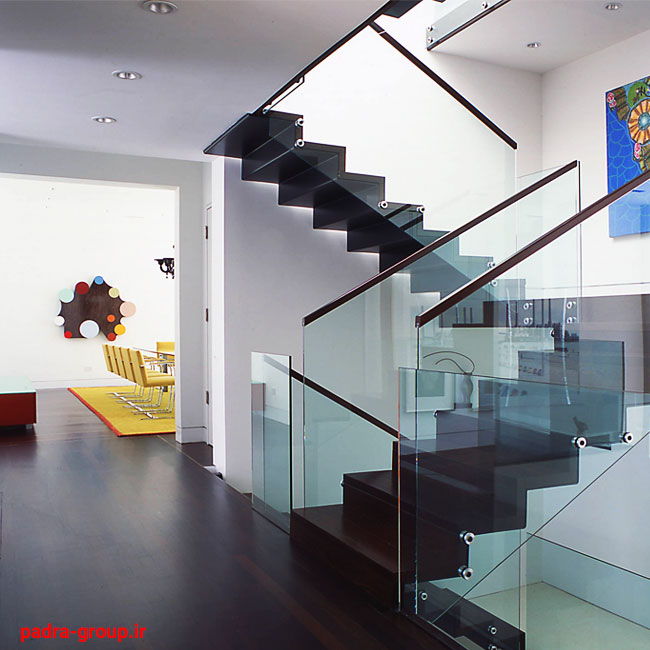 نرده‌های شیشه‌ای چگونه نصب می‌شوند؟