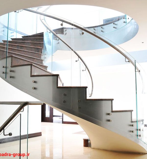 چگونه می‌توان هندریل را بر اساس استانداردهای ایمنی انتخاب کرد؟