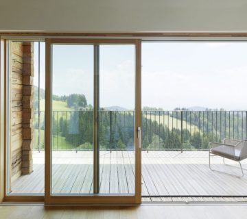 عایق‌بندی و زیبایی با درب‌های لیفت اند اسلاید