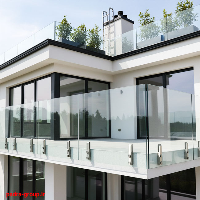 جان پناه شیشه ای در رشت | اجرا و نصب اصولی با متریال مقاوم